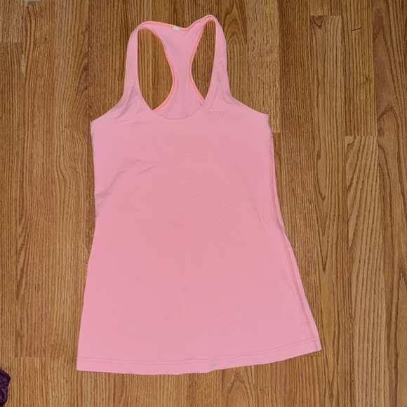 Bundle of 4 Lululemon tanks - Picture 2 of 10